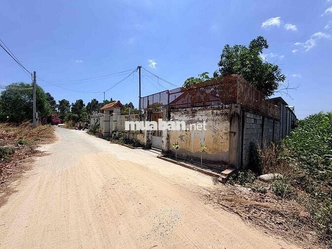 Chính chủ bán 3 lô liền kề. 3000m2 có 1800m2 TC