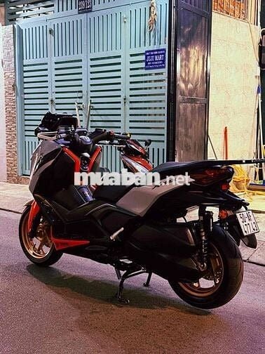 Yamaha Xmax 300 2025 Xám 4000 km