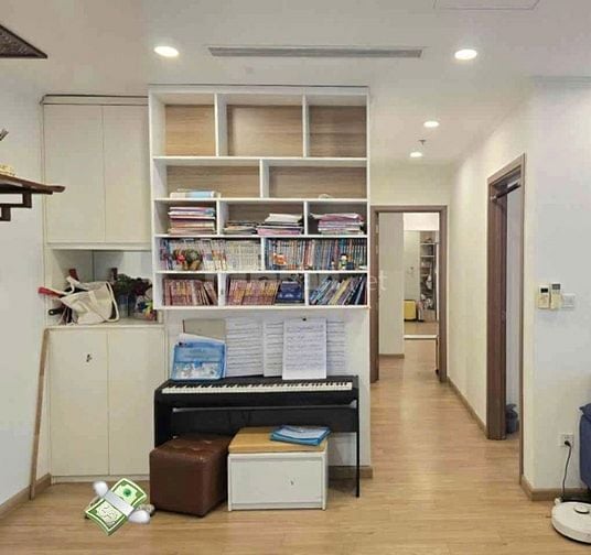            Gia đình cần bán gấp căn hộ PHỐ Hàm Nghi diện tích 79m2.