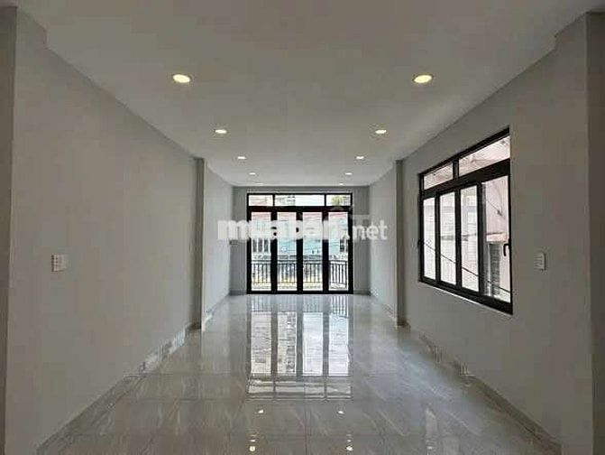 Nhà mặt tiền 4 tầng 80m2 trước cổng ĐH Công nghiệp 4 Gò Vấp 45 triệu