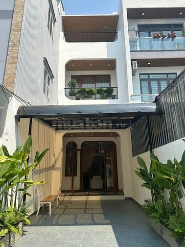 Căn duy nhất, mặt tiền ngang 8m.
