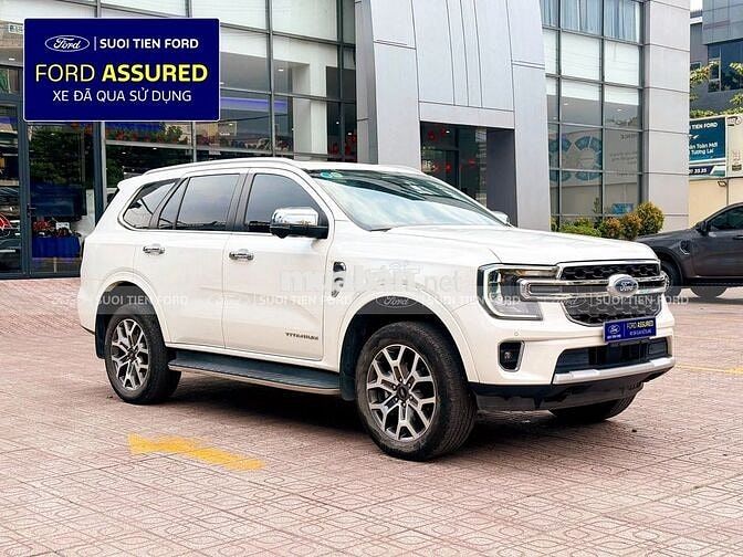 Ford Everest Titanium 2024 Trắng