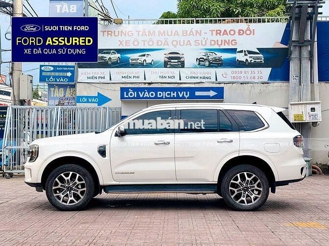 Ford Everest Titanium 2024 Trắng