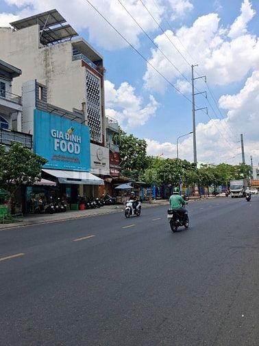 BÁN HOẶC CHO THUÊ NHÀ MẶT TIỀN LẠC LONG QUÂN P. BÌNH THỚI QUẬN 11 CŨ