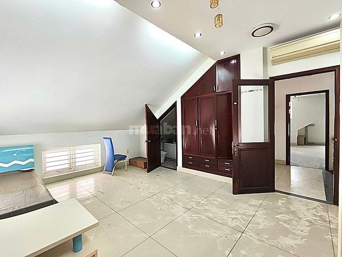 Bán biệt thự Him Lam Q7, hầm 3 lầu, 10 phòng, 250m2, giá chỉ 75 tỷ