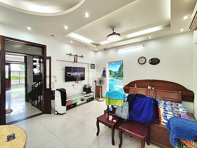 Bán biệt thự Him Lam Q7, hầm 3 lầu, 10 phòng, 250m2, giá chỉ 75 tỷ