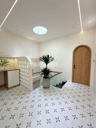 Bán nhà tặng nội thất đường Hoàng Hoa Thám, Bình Thạnh. Gần chợ