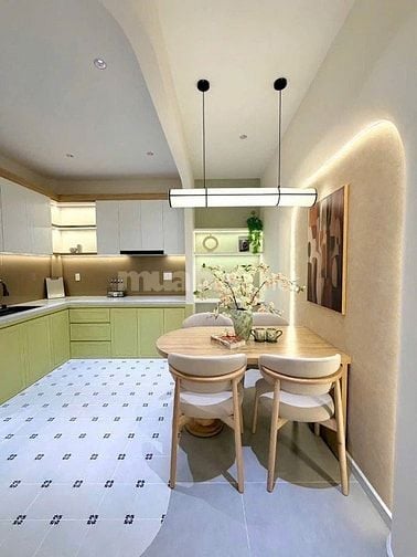 Bán nhà tặng nội thất đường Hoàng Hoa Thám, Bình Thạnh. Gần chợ