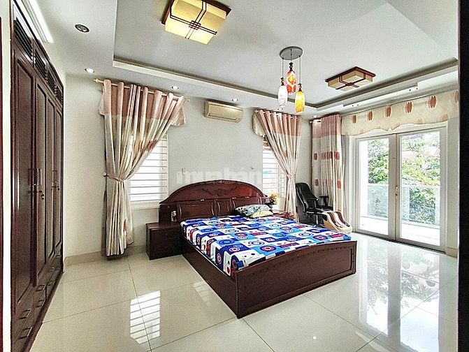 Bán biệt thự Him Lam Q7, hầm 3 lầu, 10 phòng, 250m2, giá chỉ 75 tỷ