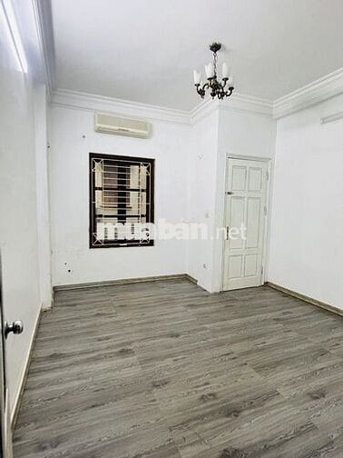 Cho thuê nhà riêng ngõ 125 phố Trung Kính, Dt 50m2 x 3,5 tầng 15 triệu