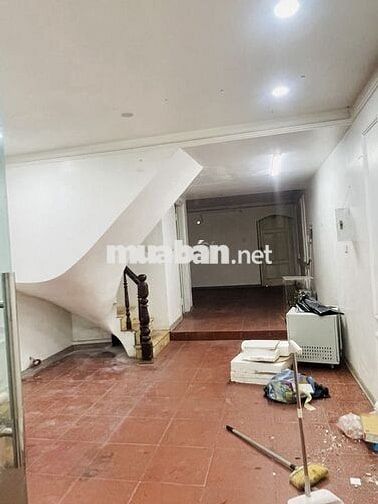 Cho thuê nhà riêng ngõ 125 phố Trung Kính, Dt 50m2 x 3,5 tầng 15 triệu