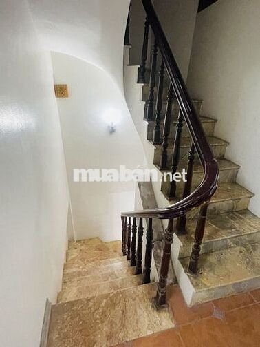 Cho thuê nhà riêng ngõ 125 phố Trung Kính, Dt 50m2 x 3,5 tầng 15 triệu