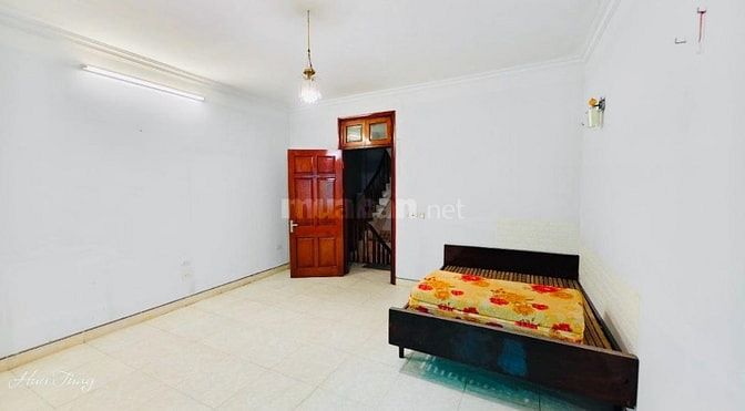 Cho thuê nhà Nguyên Căn Phố Đội cấn - Ba đình - Gần Linh lang 