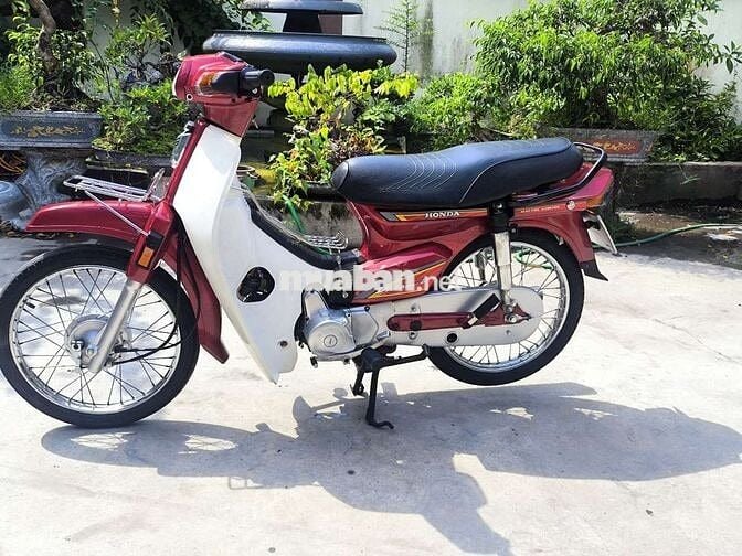 Honda Dream Đỏ trắng