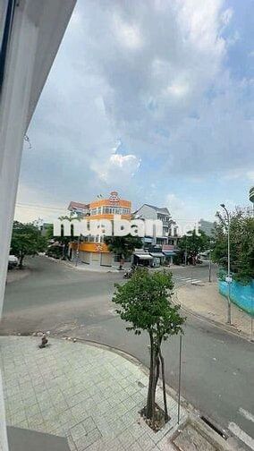 Cho thuê nhà Linh Xuân có thang máy, thiết kế thông suông 4 tầng