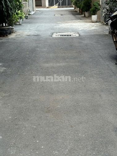 cần bán nhà mặt sân ngõ 43 phố Nguyễn Ngọc Nại DTSĐ 47m,4T,giá 16,5 tỷ