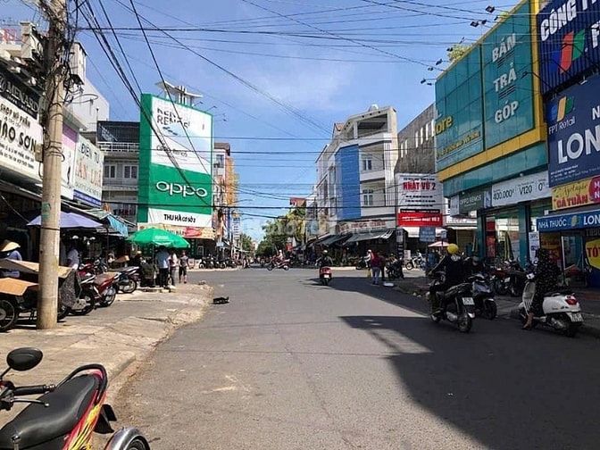 Bán đất ngay Quốc lộ 50 gần BXQ8 giá rẻ 