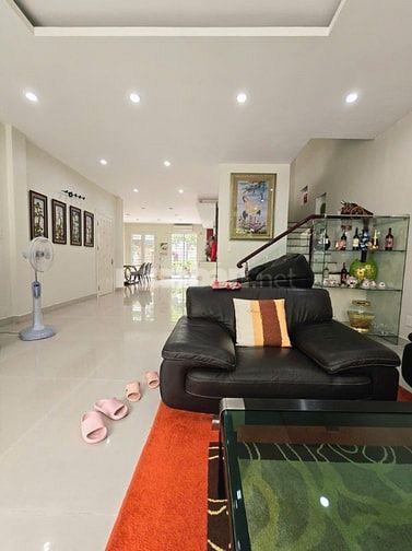 Phố Nguyễn Văn Cừ - Ô Tô Tránh – 291 M2 3 T – MT 9.5 M – Giá 72.8 T