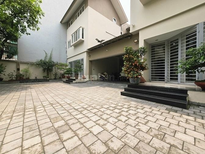 Phố Nguyễn Văn Cừ - Ô Tô Tránh – 291 M2 3 T – MT 9.5 M – Giá 72.8 T