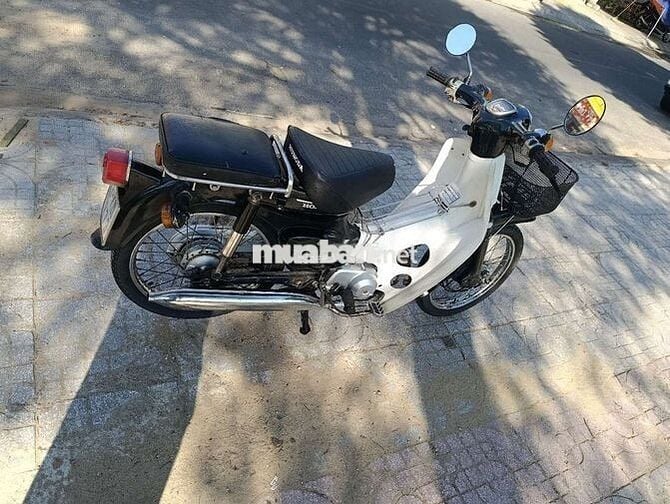 Honda Super Cub 50 Trắng đen