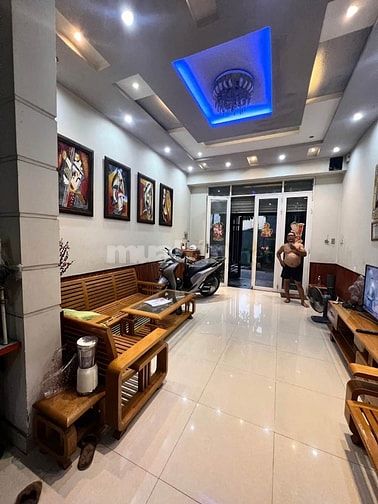 SOS! BÁN NHÀ ĐOÀN VĂN BƠ, PHƯỜNG 16, QUẬN 4, GIÁ TỐT CHỈ 5tỷ5 TL SR