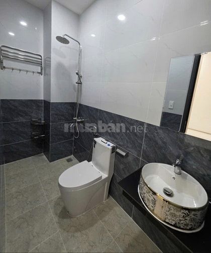 Bán nhà mới đẹp An Dương Vương P4 Q5 dt 5,2x9m 3 tầng chỉ 8,9 tỷ.