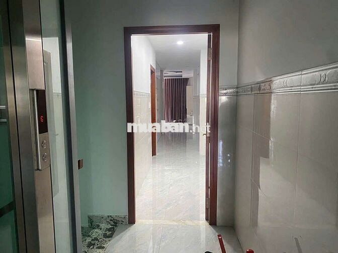 CHO THUÊ NHÀ 4X30(TRỆT+ LỬNG+5LẦU) SÀN TRỐNG SUỐT CÓ THANG MÁY 