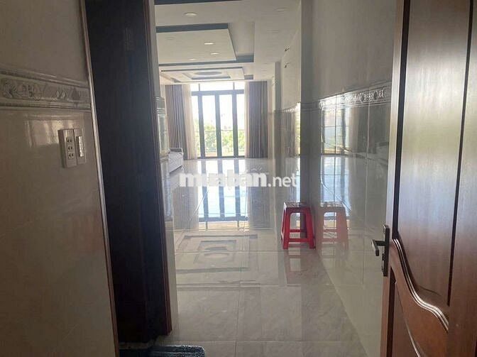 CHO THUÊ NHÀ 4X30(TRỆT+ LỬNG+5LẦU) SÀN TRỐNG SUỐT CÓ THANG MÁY 