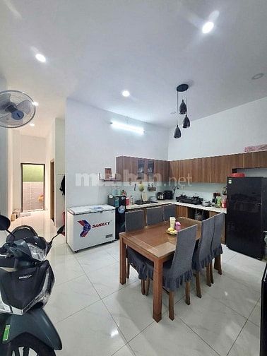 Thanh Lý nhà mặt tiền chợ. Đang cho thuê 22tr/tháng. Đầu tư có tiền