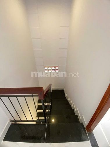 BÁN NHÀ GẦN HÓC MÔN ĐƯỜNG XE HƠI SÁT CHỢ - GIÁ CHỐT 8XX TRẢ TRƯỚC 700