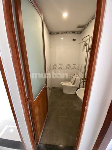 BÁN NHÀ GẦN HÓC MÔN ĐƯỜNG XE HƠI SÁT CHỢ - GIÁ CHỐT 8XX TRẢ TRƯỚC 700