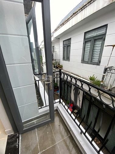 BÁN NHÀ GẦN HÓC MÔN ĐƯỜNG XE HƠI SÁT CHỢ - GIÁ CHỐT 8XX TRẢ TRƯỚC 700