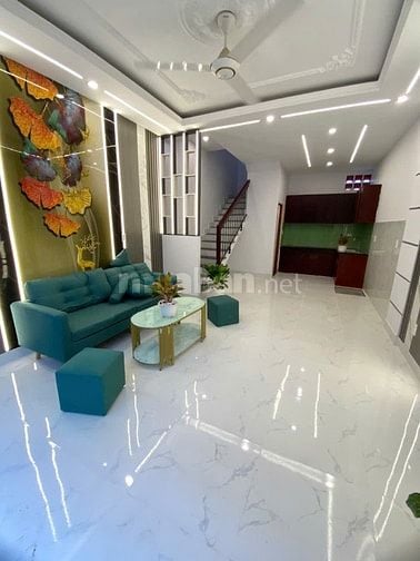 BÁN NHÀ GẦN HÓC MÔN ĐƯỜNG XE HƠI SÁT CHỢ - GIÁ CHỐT 8XX TRẢ TRƯỚC 700