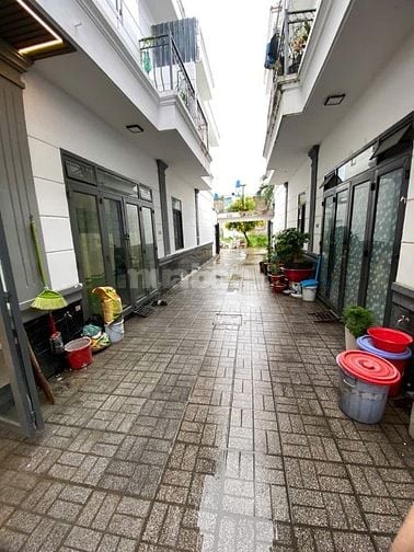 BÁN NHÀ GẦN HÓC MÔN ĐƯỜNG XE HƠI SÁT CHỢ - GIÁ CHỐT 8XX TRẢ TRƯỚC 700