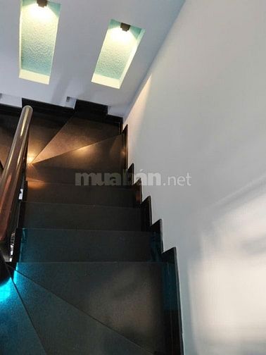 CHÍNH CHỦ BÁN NHÀ NGAY NGÃ TƯ NGÔ QUYỀN VÀ 3 THÁNG 2, QUẬN 10 CŨ