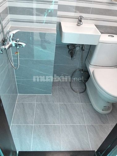 CHÍNH CHỦ BÁN NHÀ NGAY NGÃ TƯ NGÔ QUYỀN VÀ 3 THÁNG 2, QUẬN 10 CŨ