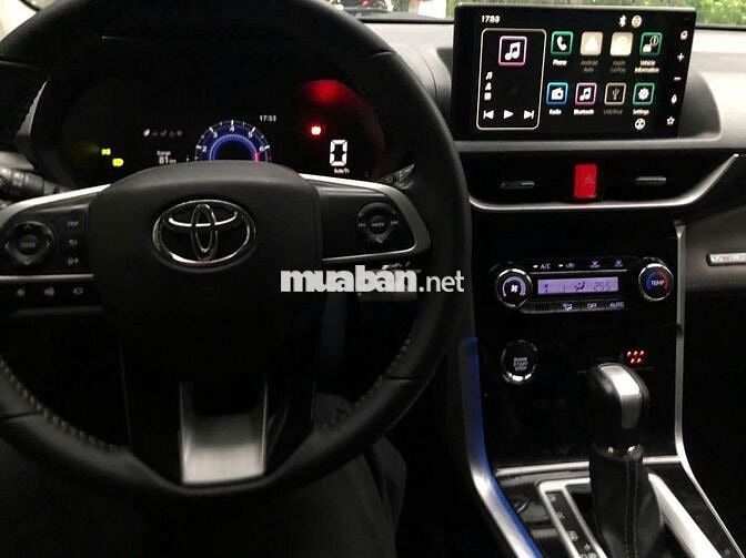 Toyota Veloz Cross Trắng 7 chỗ