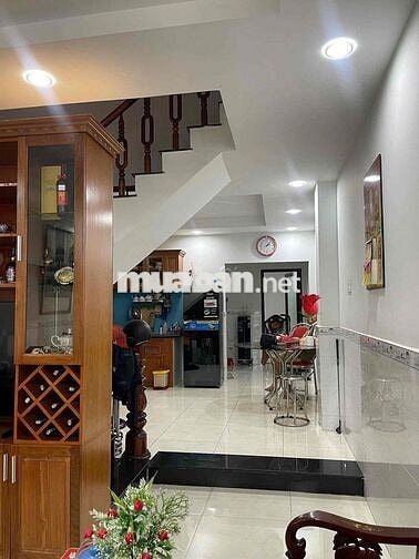 Nhà sát bên Ngã tư Hàng Xanh, làm nhà ở hay mở văn phòng đều tiện, HCM