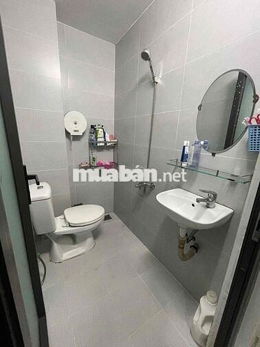 Nhà sát bên Ngã tư Hàng Xanh, làm nhà ở hay mở văn phòng đều tiện, HCM