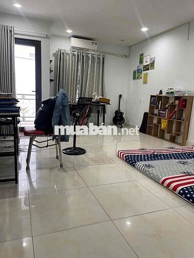 Nhà sát bên Ngã tư Hàng Xanh, làm nhà ở hay mở văn phòng đều tiện, HCM