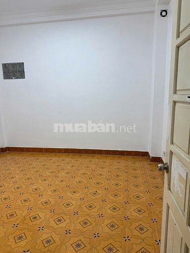 Cho thuê nhà mặt phố 13 Lê Đại Hành (gần Vincom Bà Triệu), nhà 5 tầng