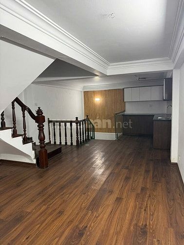 Cho thuê nhà mặt phố 13 Lê Đại Hành (gần Vincom Bà Triệu), nhà 5 tầng