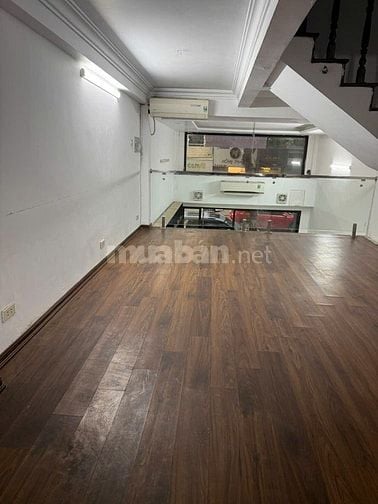 Cho thuê nhà mặt phố 13 Lê Đại Hành (gần Vincom Bà Triệu), nhà 5 tầng