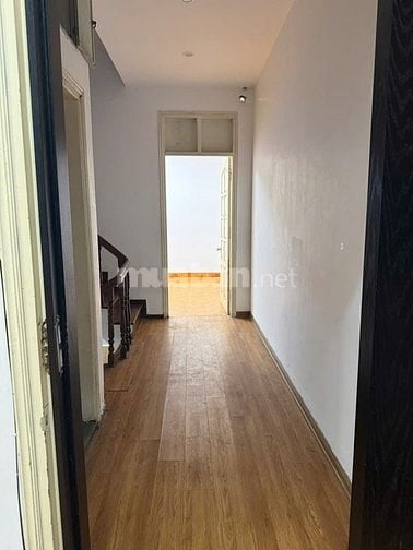 Cho thuê nhà mặt phố 13 Lê Đại Hành (gần Vincom Bà Triệu), nhà 5 tầng