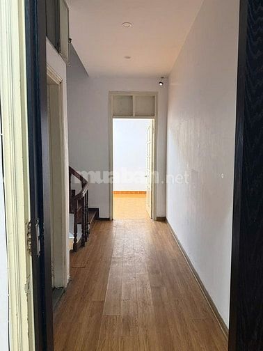 Cho thuê nhà mặt phố 13 Lê Đại Hành (gần Vincom Bà Triệu), nhà 5 tầng