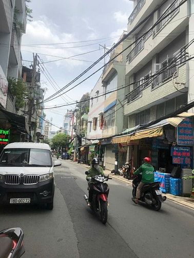 Nhà bán hẻm xe tải 6m, 1 trệt, 2 lầu đường thông ra chợ Hoàng Hoa Thám