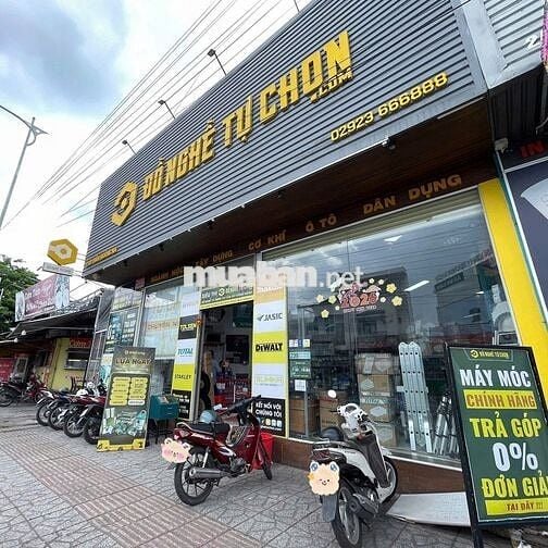 Nhân viên Bán hàng tại Showroom