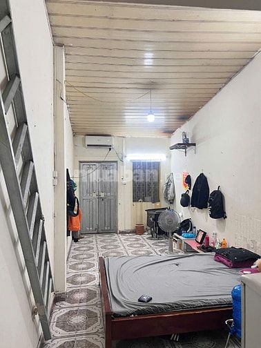 Cho thuê nhà cấp 4 rộng 30 m2, có gác xép rộng 10 m2 kết cấu bê tông
