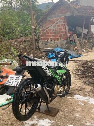 Suzuki Satria F150 Đen xanh