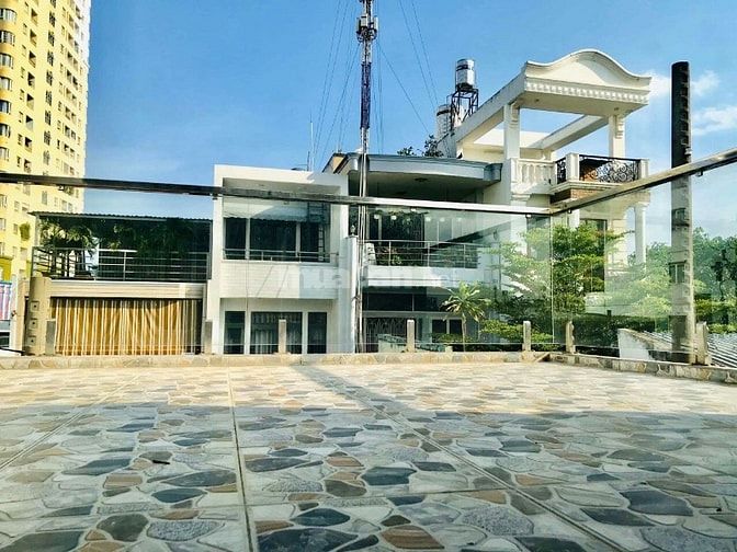 Bán nhà mặt tiền hẻm xe hơi ngang 9m